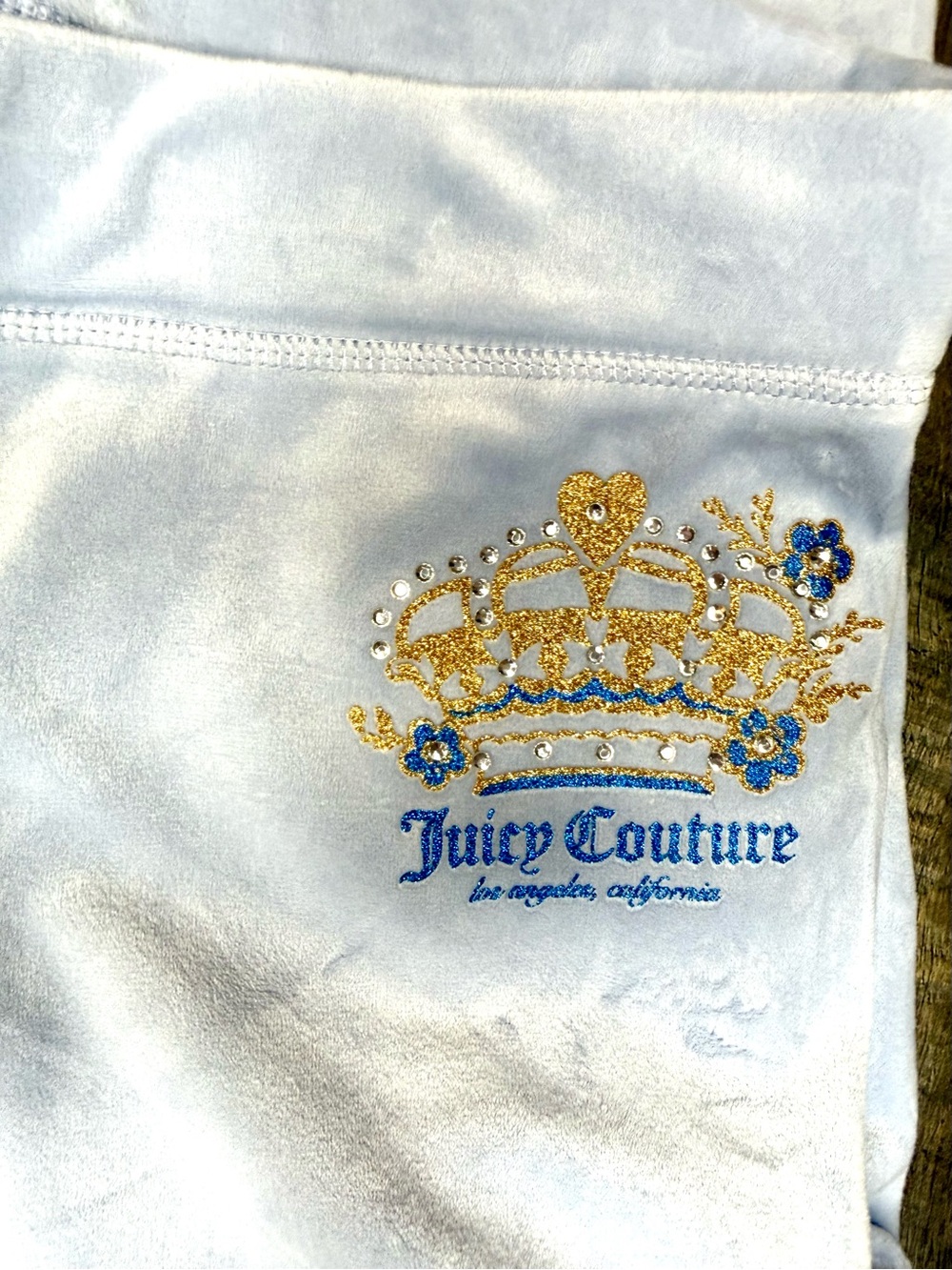 Juicy Couture Lavender Velour Hoodie & Joggers Set with Embroidered Crest - Picture 3 of 4